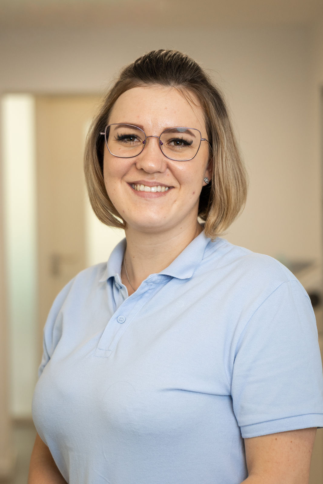 Yana Serbinenko, Assistenz der Zahnarztpraxis Pein